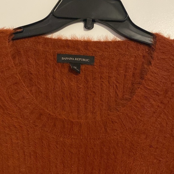 Banana Republic Soft Crew Neck Sweater. Size M - Picture 3 of 4